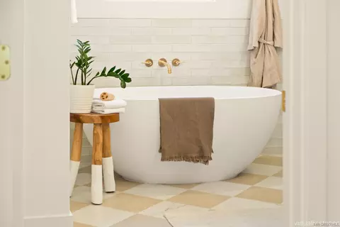 Bath - 14334 Sandown Ct, Poway, CA 92064 photo 4 of 7