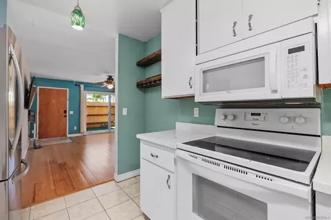 Kitchen - 407 Requeza St #E9, Encinitas, CA 92024 photo 1 of 4