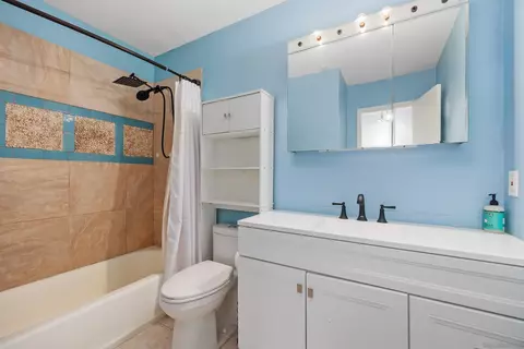 Bath - 407 Requeza St #E9, Encinitas, CA 92024 photo 1 of 1