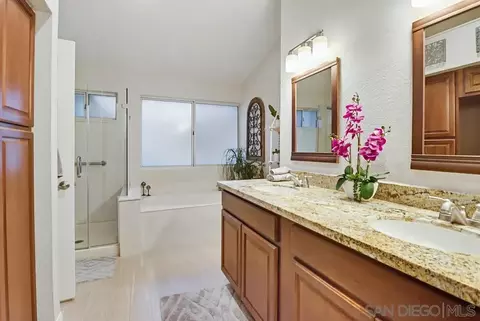 Bath - 320 Jonah Rd, Escondido, CA 92027 photo 2 of 6