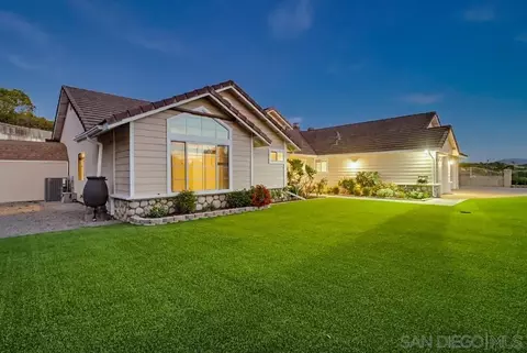 Exterior - 320 Jonah Rd, Escondido, CA 92027 photo 4 of 29