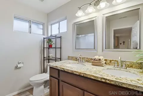 Bath - 320 Jonah Rd, Escondido, CA 92027 photo 5 of 6