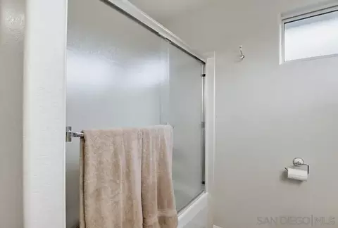Bath - 320 Jonah Rd, Escondido, CA 92027 photo 6 of 6