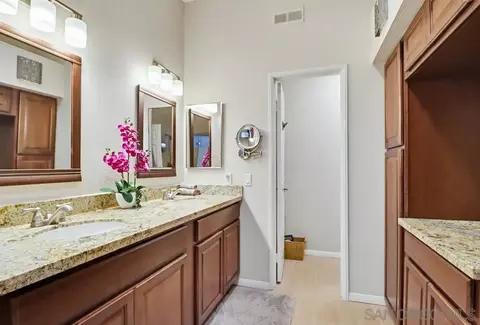 Bath - 320 Jonah Rd, Escondido, CA 92027 photo 4 of 6