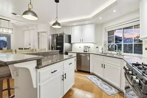 Kitchen - 320 Jonah Rd, Escondido, CA 92027 photo 4 of 5