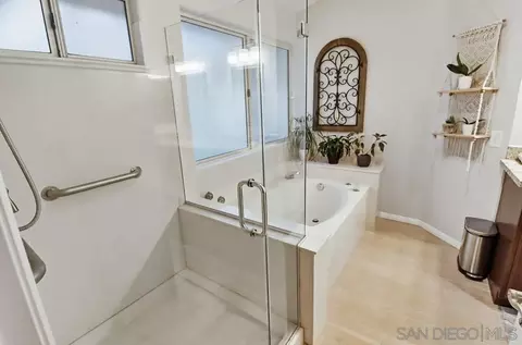 Bath - 320 Jonah Rd, Escondido, CA 92027 photo 3 of 6