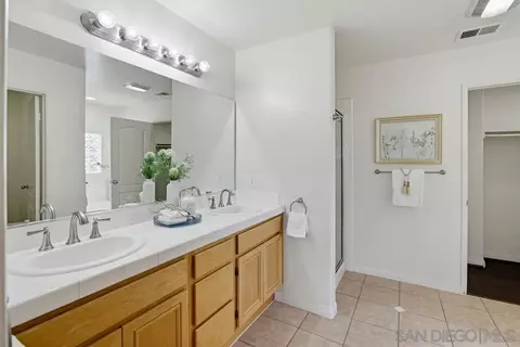 Bath - 12701 Oak Knoll Rd, Poway, CA 92064 photo 3 of 7
