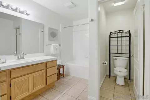Bath - 12701 Oak Knoll Rd, Poway, CA 92064 photo 6 of 7