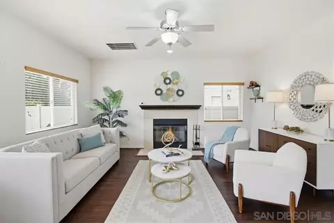 Living - 12701 Oak Knoll Rd, Poway, CA 92064 photo 2 of 4