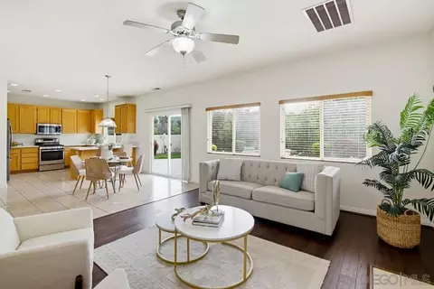Living - 12701 Oak Knoll Rd, Poway, CA 92064 photo 4 of 4