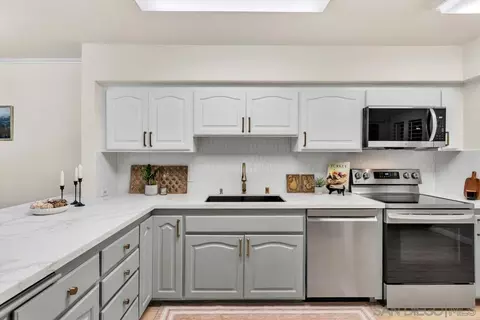 2600 Torrey Pines Rd #B17, La Jolla, CA 92037