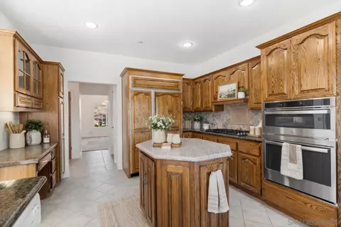 Kitchen - 4417 Fallsbrae Rd, Fallbrook, CA 92028 photo 3 of 4