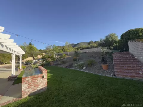 Exterior - 2227 Mapleleaf Ave, Thousand Oaks, CA 91320 photo 7 of 12
