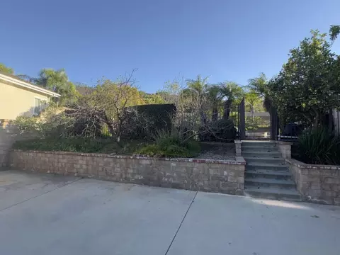 Exterior - 2227 Mapleleaf Ave, Thousand Oaks, CA 91320 photo 10 of 12