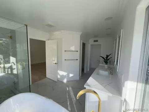 Bath - 2227 Mapleleaf Ave, Thousand Oaks, CA 91320 photo 2 of 5