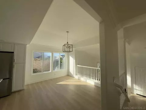 Living - 2227 Mapleleaf Ave, Thousand Oaks, CA 91320 photo 4 of 5