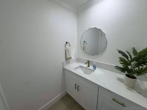 Bath - 2227 Mapleleaf Ave, Thousand Oaks, CA 91320 photo 5 of 5