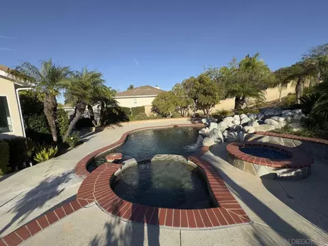 Exterior - 2227 Mapleleaf Ave, Thousand Oaks, CA 91320 photo 4 of 12