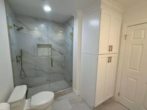 Bath - 2227 Mapleleaf Ave, Thousand Oaks, CA 91320 photo 4 of 5