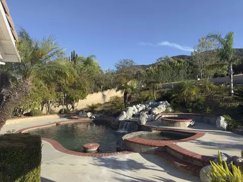 Exterior - 2227 Mapleleaf Ave, Thousand Oaks, CA 91320 photo 5 of 12