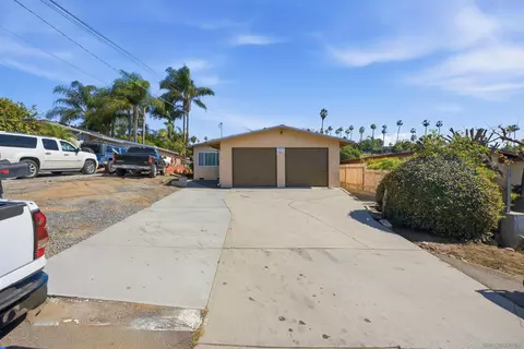 627-629 N Citrus Ave, Vista, CA 92084