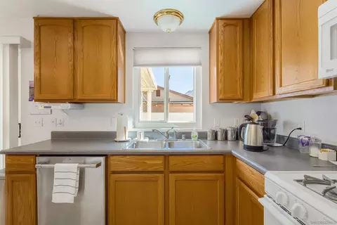 Kitchen - 51633 Ida Ave, Cabazon, CA 92230 photo 3 of 3