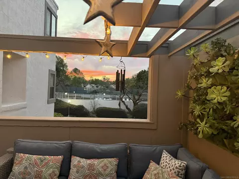 8490 Via Sonoma # 11, La Jolla, CA 92037