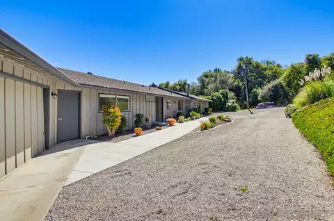 Exterior - 2824 Olive Hill Rd, Fallbrook, CA 92028 photo 2 of 12
