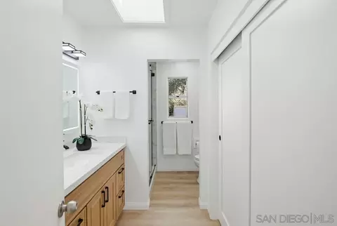 Bath - 2824 Olive Hill Rd, Fallbrook, CA 92028 photo 3 of 7
