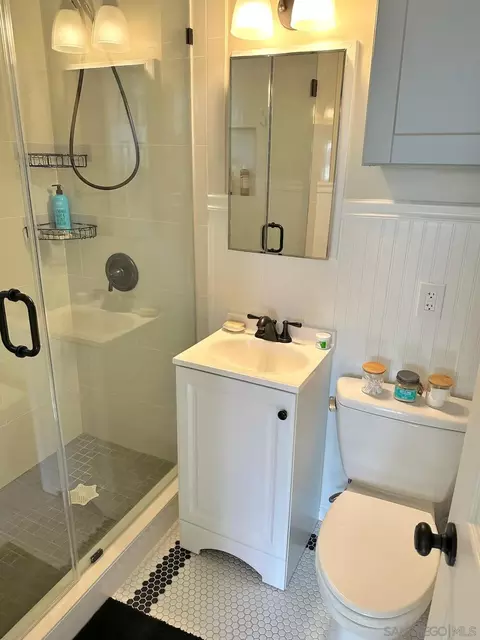 Bath - 4227 69th St, La Mesa, CA 91941 photo 3 of 3