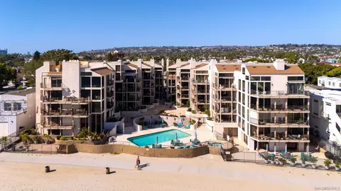 1125 Pacific Beach Dr #204, San Diego, CA 92109