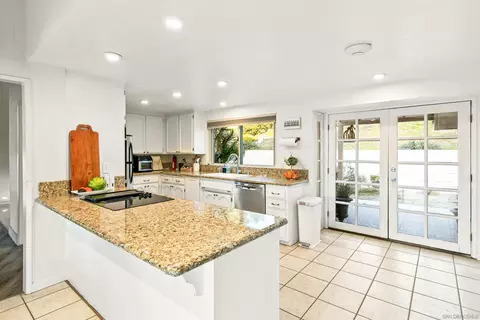 Kitchen - 580-582 S Grade, Alpine, CA 91901 photo 3 of 3