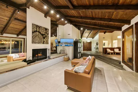 Living - 580-582 S Grade, Alpine, CA 91901 photo 2 of 6