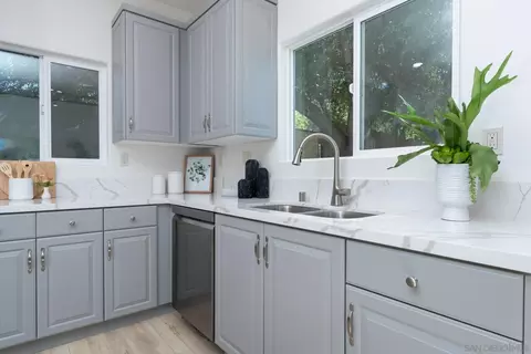 Kitchen - 12327 Lemon Crest Dr, Lakeside, CA 92040 photo 3 of 9
