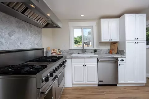 Kitchen - 12327 Lemon Crest Dr, Lakeside, CA 92040 photo 7 of 9