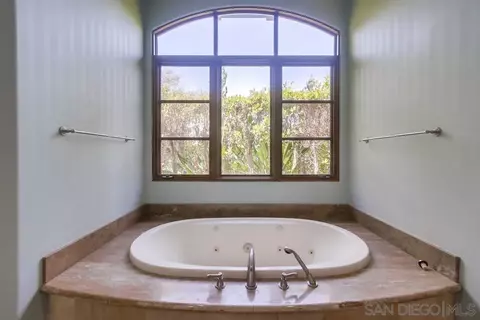 Bath - 14175 Biscayne Pl, Poway, CA 92064 photo 2 of 10