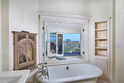 Bath - 743 Marsolan Ave, Solana Beach, CA 92075 photo 2 of 3