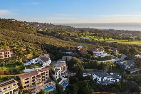 View/Area - 1705 Valdes Dr, La Jolla, CA 92037 photo 9 of 11