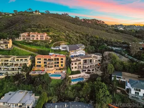 View/Area - 1705 Valdes Dr, La Jolla, CA 92037 photo 11 of 11