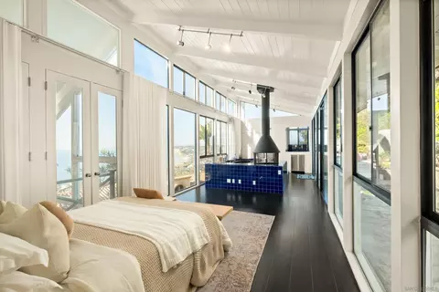 Bedroom - 1705 Valdes Dr, La Jolla, CA 92037 photo 3 of 10