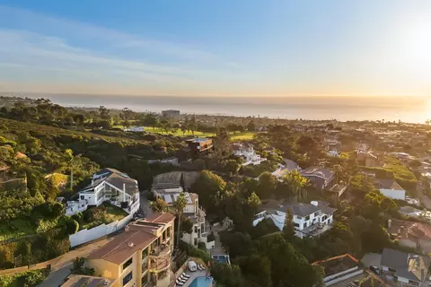 View/Area - 1705 Valdes Dr, La Jolla, CA 92037 photo 8 of 11
