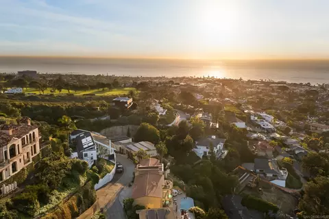 View/Area - 1705 Valdes Dr, La Jolla, CA 92037 photo 7 of 11
