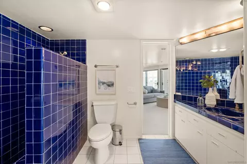 Bath - 1705 Valdes Dr, La Jolla, CA 92037 photo 6 of 6