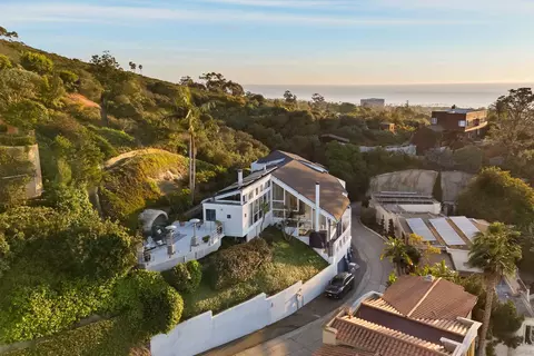 View/Area - 1705 Valdes Dr, La Jolla, CA 92037 photo 6 of 11