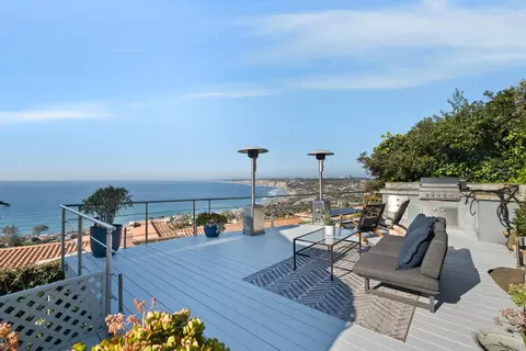 Exterior - 1705 Valdes Dr, La Jolla, CA 92037 photo 7 of 12