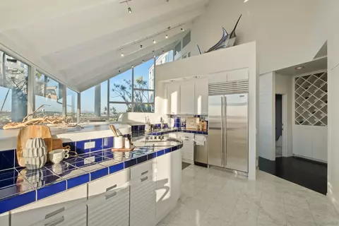 Kitchen - 1705 Valdes Dr, La Jolla, CA 92037 photo 2 of 2