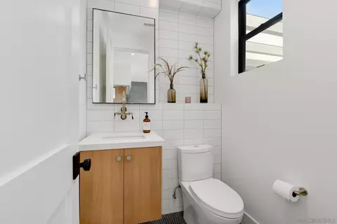 Bath - 121 Avenida Esperanza, Encinitas, CA 92024 photo 7 of 7