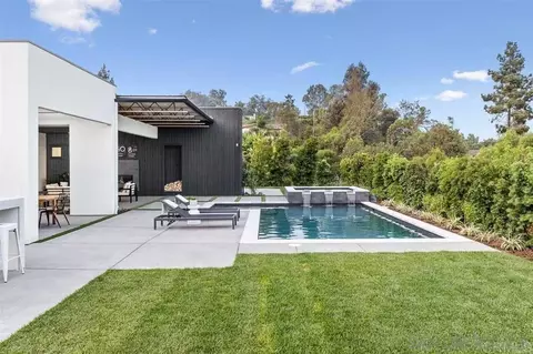 Exterior - 121 Avenida Esperanza, Encinitas, CA 92024 photo 7 of 11