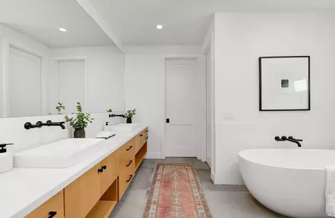 Bath - 121 Avenida Esperanza, Encinitas, CA 92024 photo 2 of 7