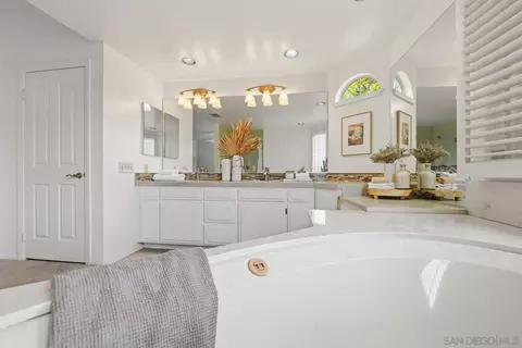 Bath - 3132 Don Rolando, Escondido, CA 92025 photo 4 of 6